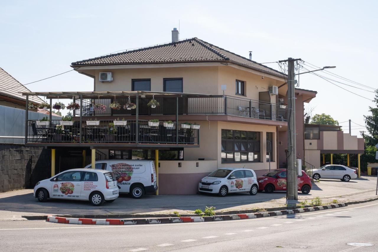 Penzion Toscana Нітра Екстер'єр фото
